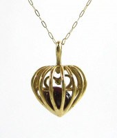 GARNET AND YELLOW GOLD PENDANT
