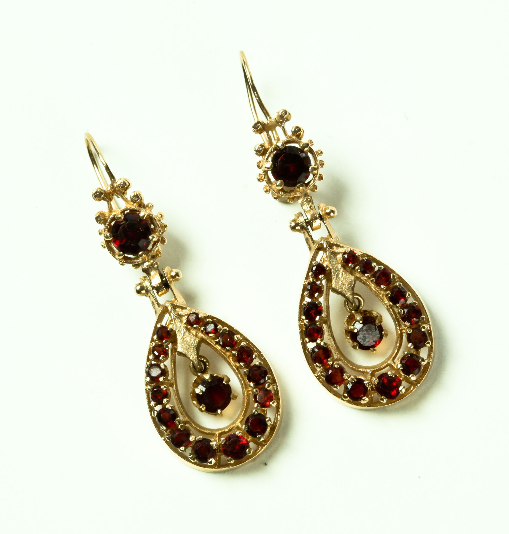 GARNET EARRINGS.  Twentieth