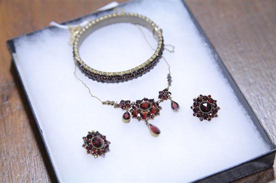 GARNET JEWELRY SUITE. Germany 