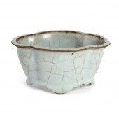 GE-TYPE CRACKLE-GLAZED LOBED W
