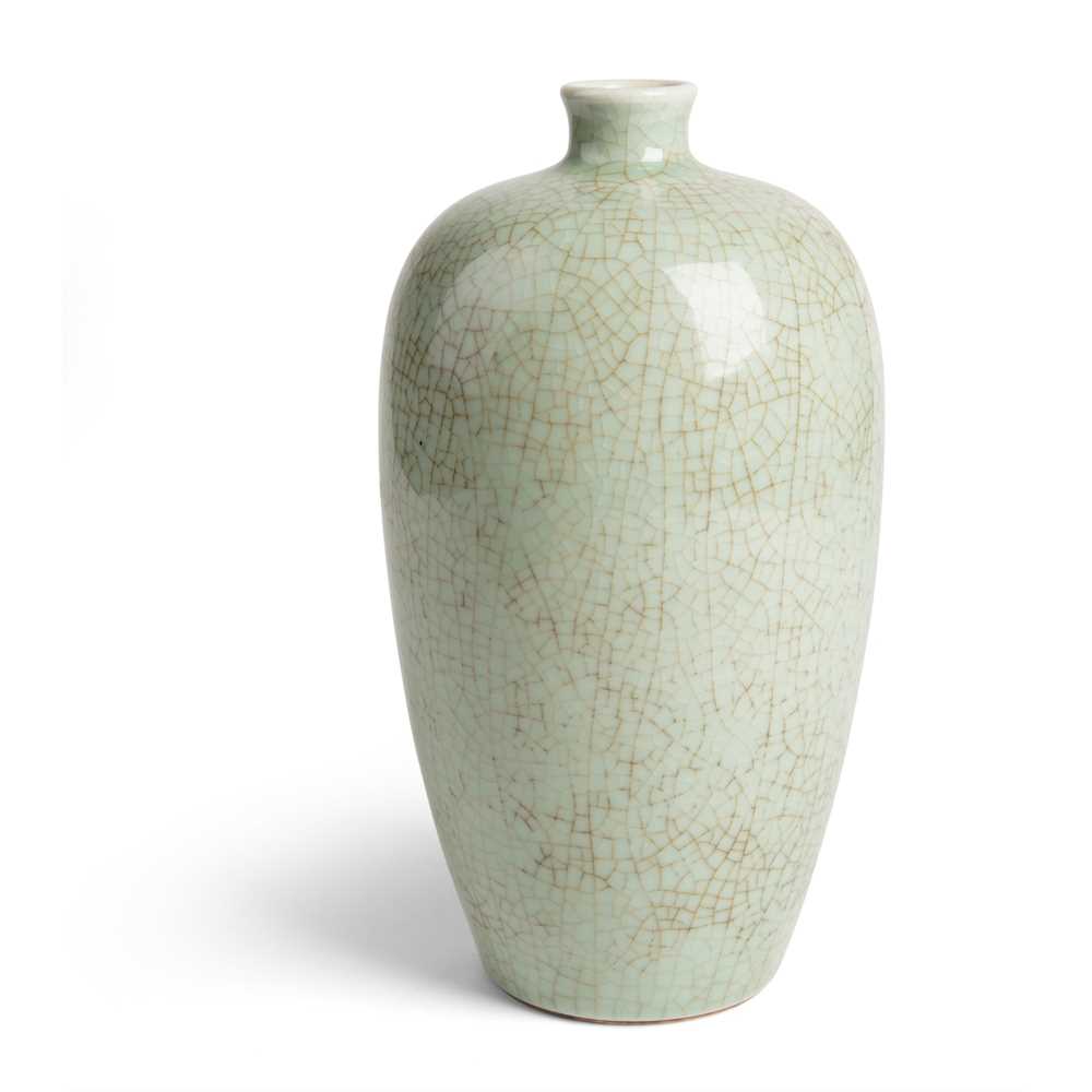 GE-TYPE CRACKLE-GLAZED VASE QING