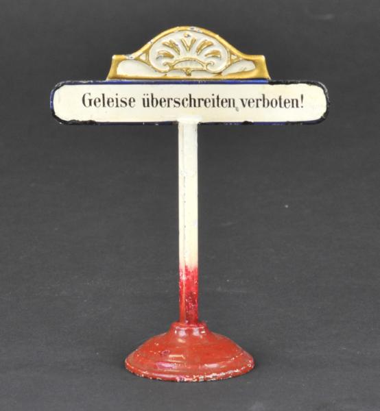 GELEISE UBERSCHREITEN VERBOTEN SIGN
