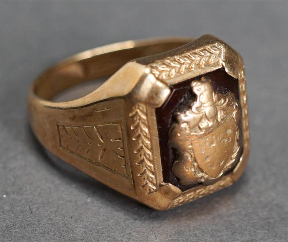 GENTLEMAN'S 10-KARAT YELLOW GOLD