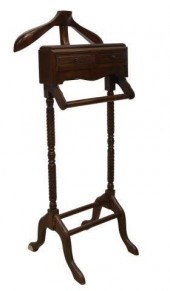 GENTLEMAN'S HAND-CARVED MAHOGA