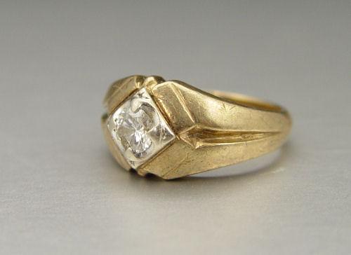 GENTS DIAMOND RING: 14K yellow gold
