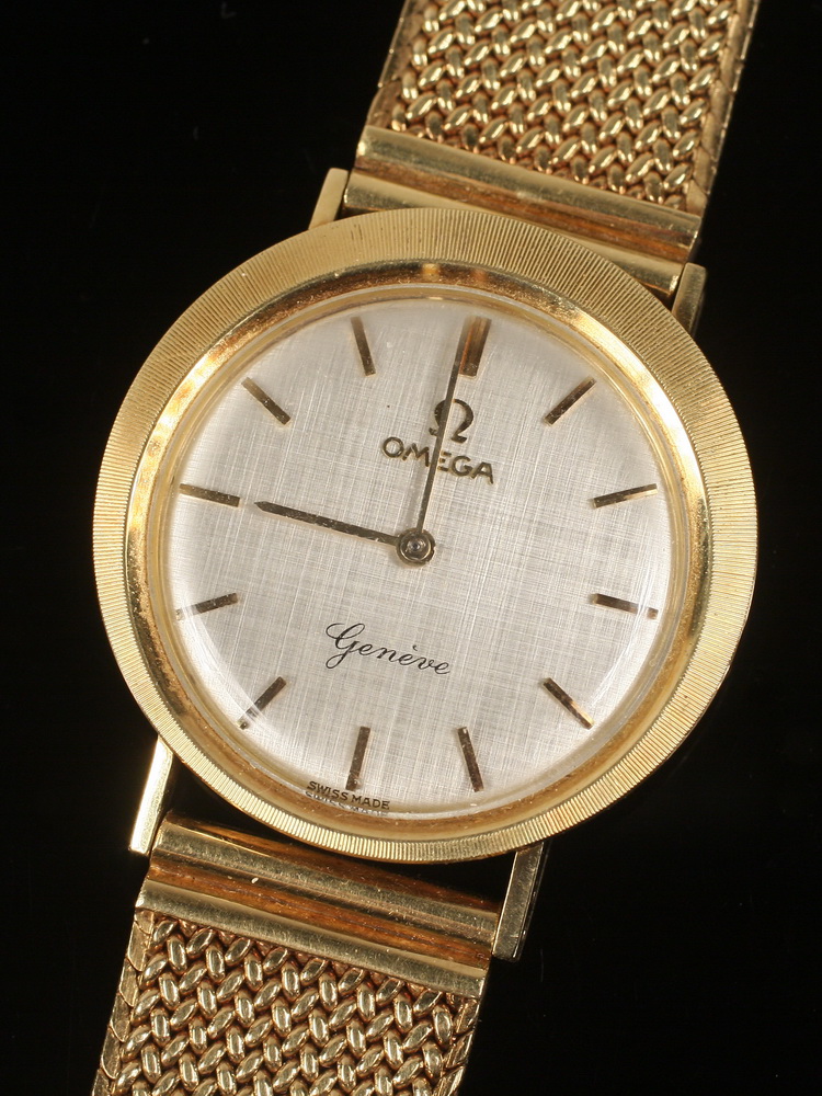 GENT'S WRISTWATCH - Ca 1960s 18K