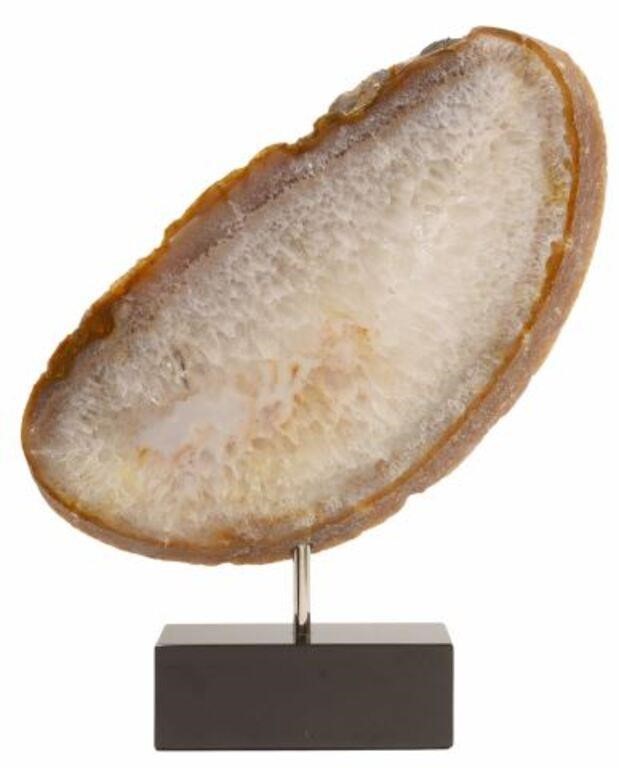 GEOLOGICAL AGATE SPECIMEN ON