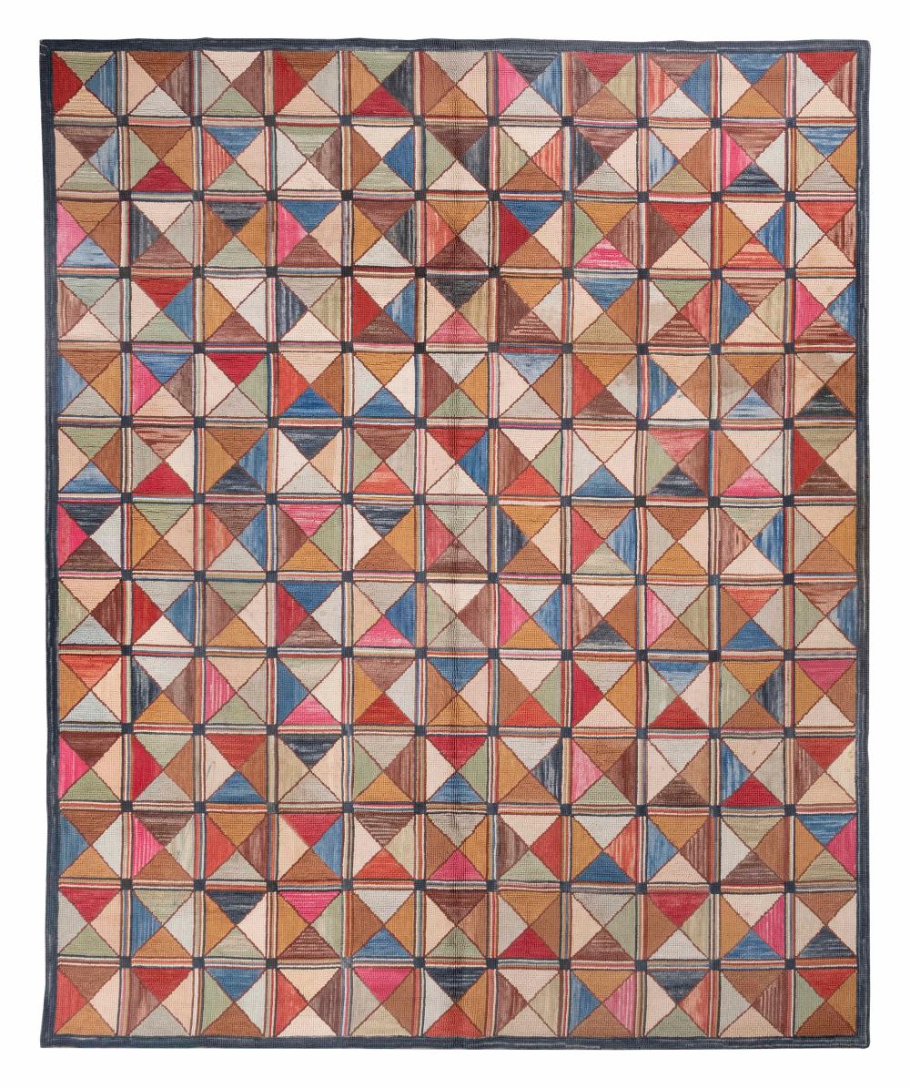 GEOMETRIC HOOKED RUG: 8'2" X