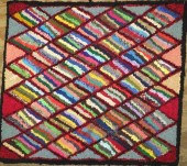 GEOMETRIC PATTERN RAG HOOKED R