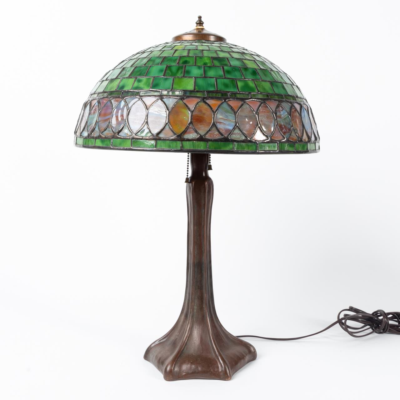 GEOMETRIC STAINED GLASS LAMP ON