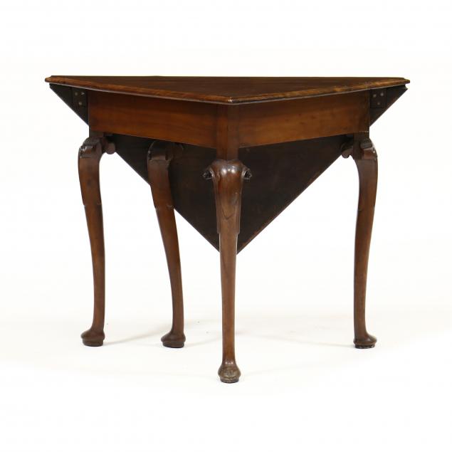 GEORGE II MAHOGANY CORNER DROP LEAF