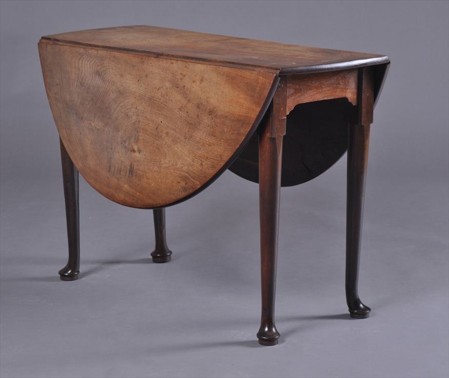 GEORGE II MAHOGANY GATE-LEG TABLE