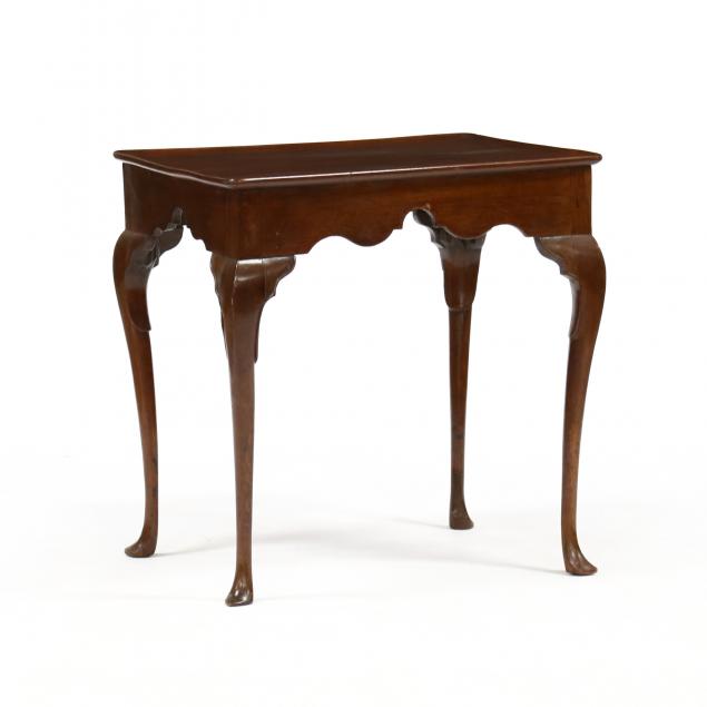 GEORGE II MAHOGANY TRAY TOP TEA