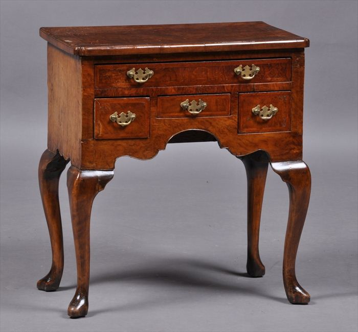 GEORGE II WALNUT DRESSING TABLE The