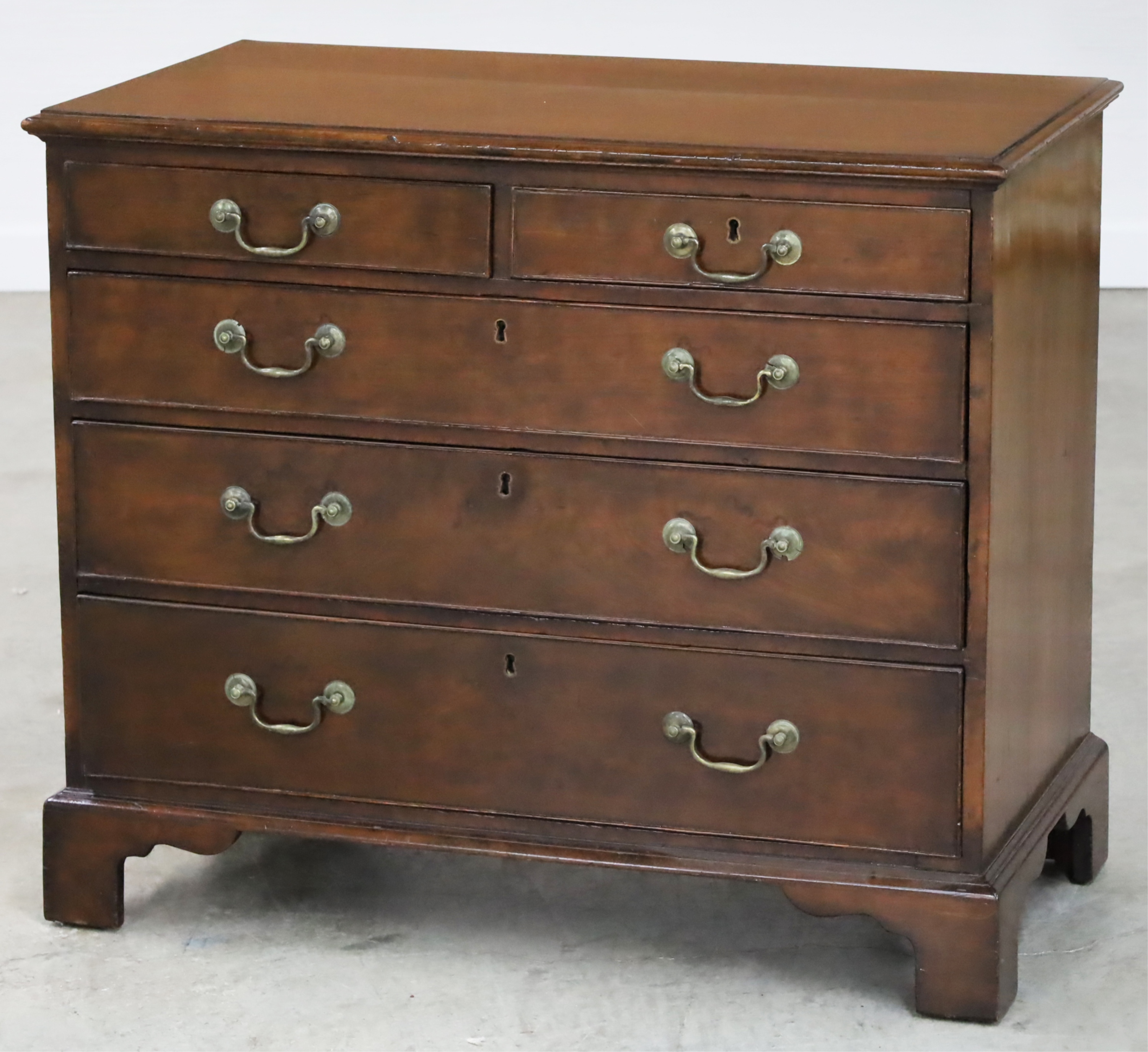 GEORGE III MAHOGANY BACHELORS CHEST