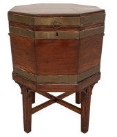GEORGE III MAHOGANY CELLARETTE
