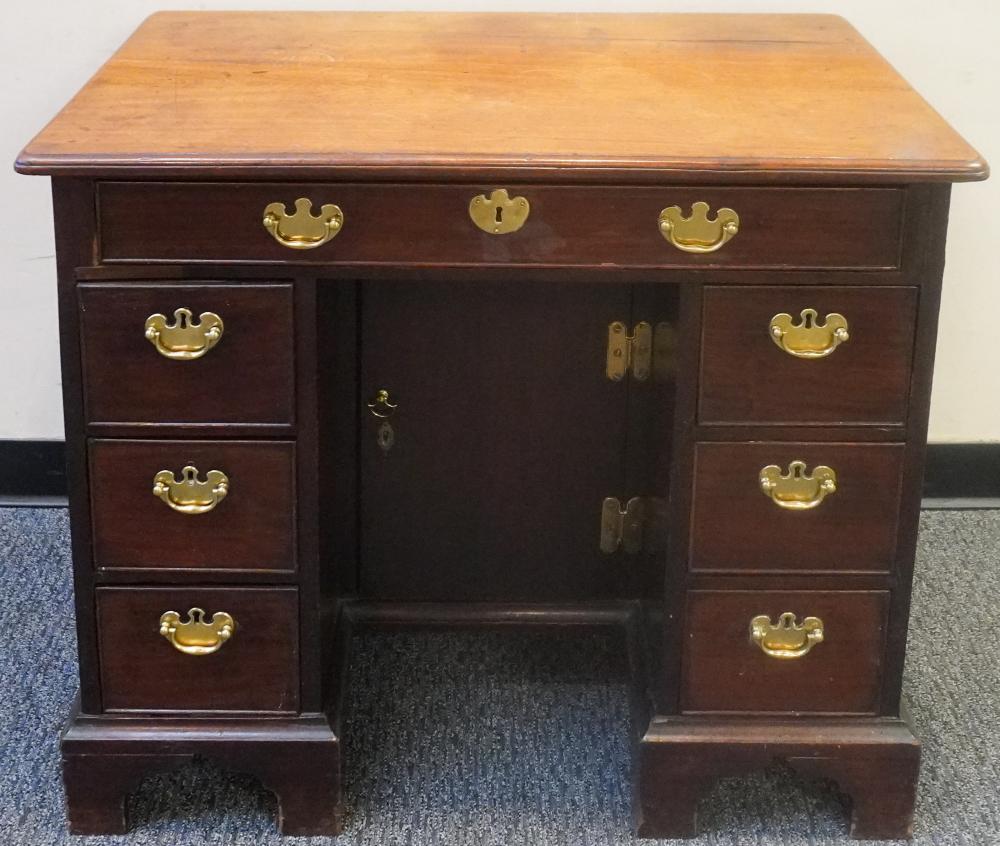 GEORGE III MAHOGANY KNEEHOLE