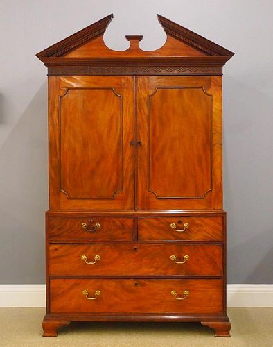 GEORGE III MAHOGANY LINEN PRESSA