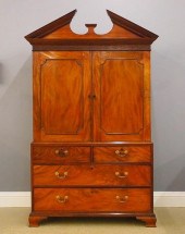 GEORGE III MAHOGANY LINEN PRES
