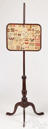 GEORGE III MAHOGANY POLE SCREE