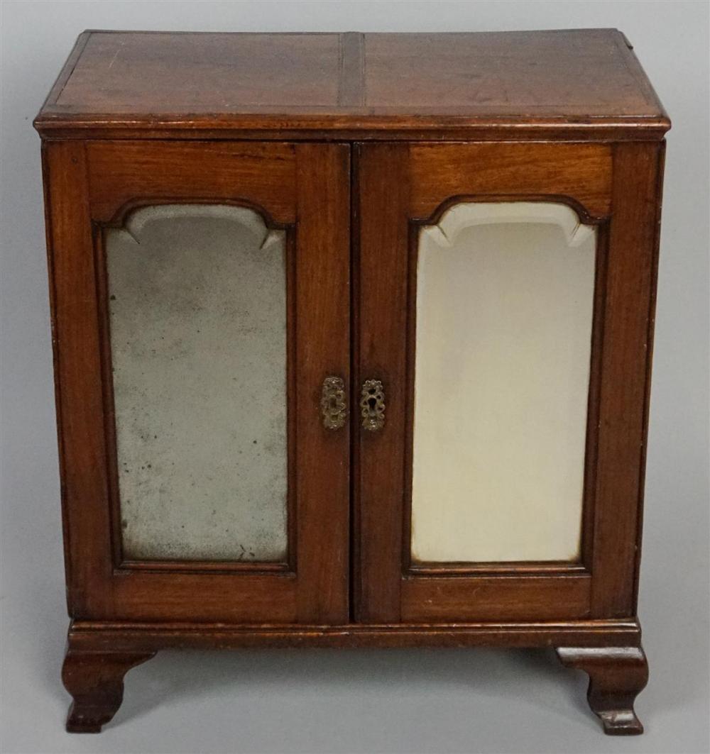 GEORGE III MAHOGANY TABLE