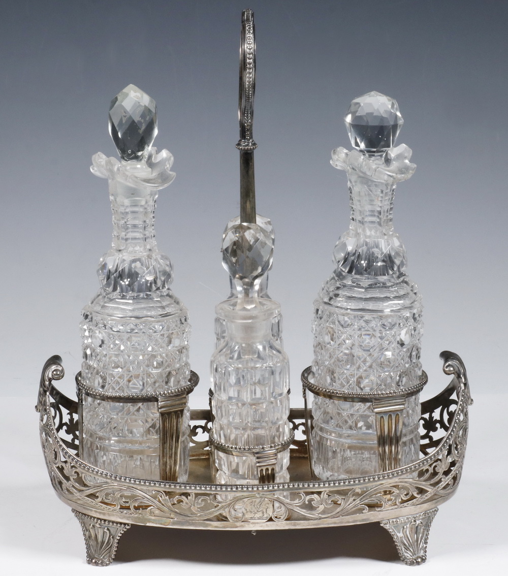 GEORGE III SILVER CRUET SET, ROBERT