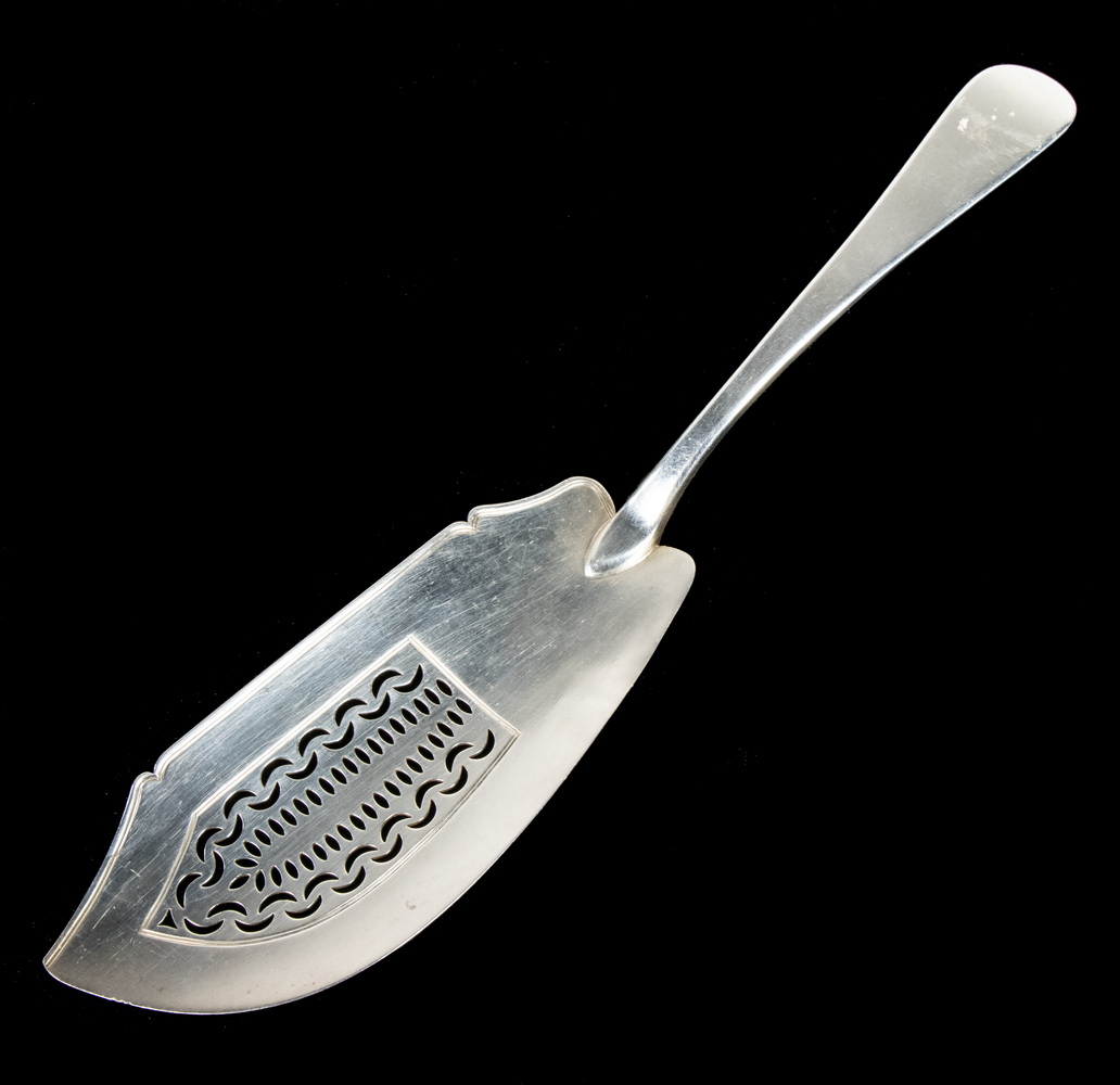 GEORGE III SILVER FISH SERVER