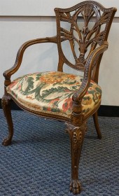 GEORGE III STYLE CARVED CLAW-F