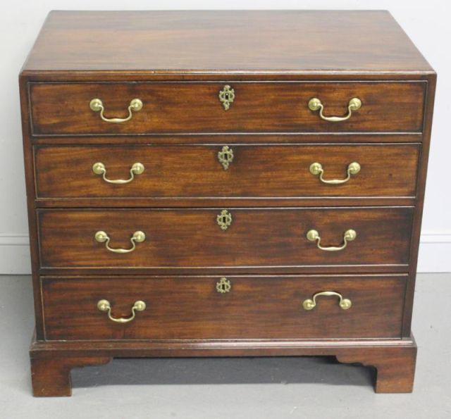 Georgian 4 Drawer Gentleman's Chest