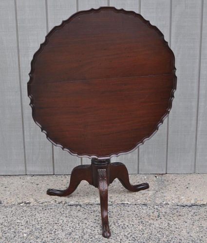 GEORGIAN CARVED MAHOGANY PIE