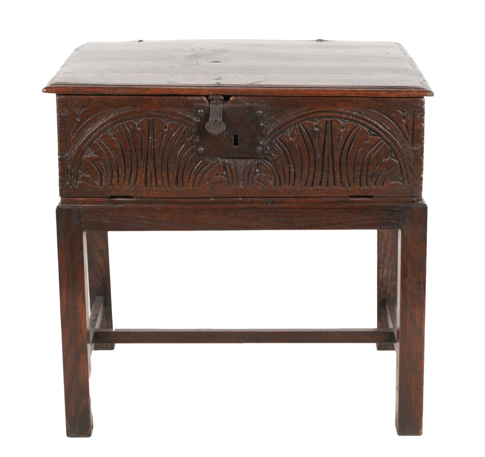 GEORGIAN CARVED OAK BIBLE BOXthe