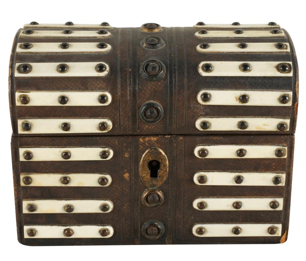 GEORGIAN CASED BOTTLE SETthe