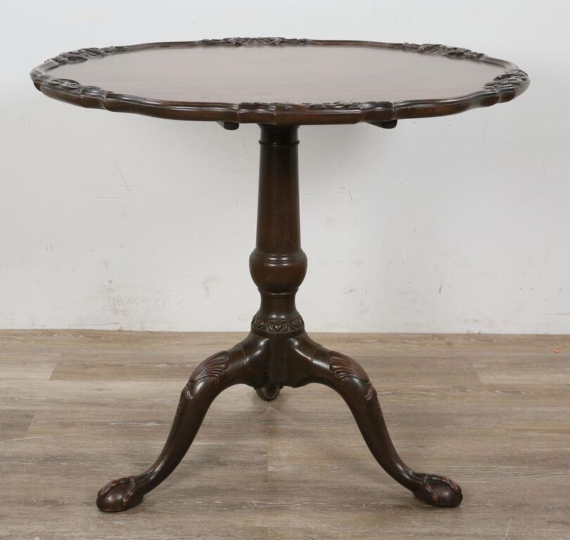 GEORGIAN CHIPPENDALE STYLE TILT TOP