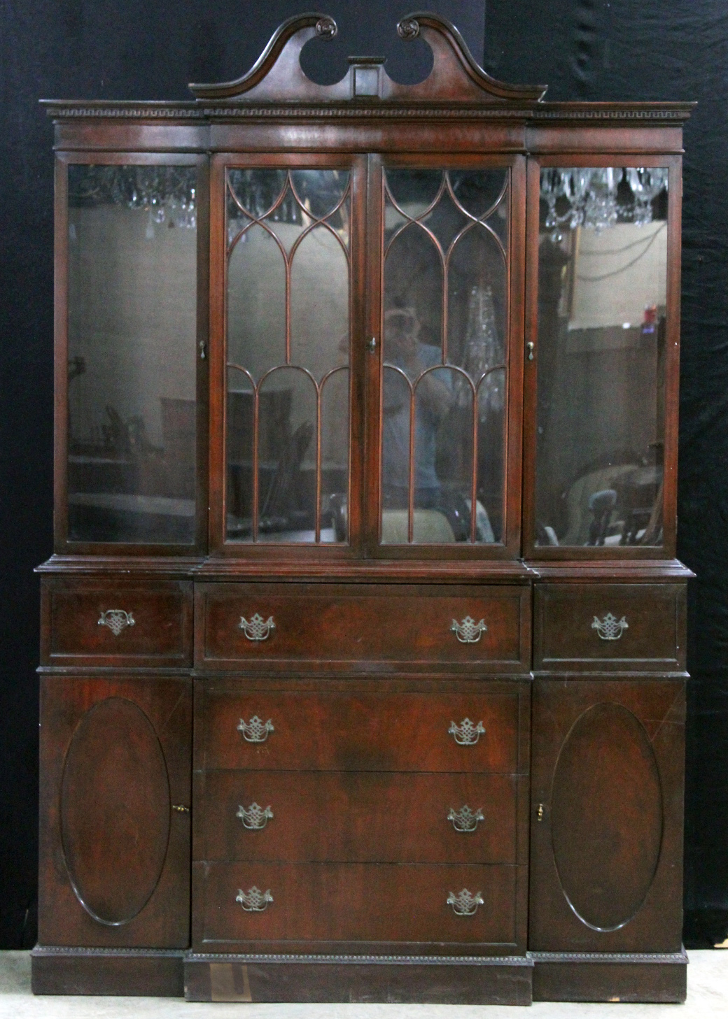 GEORGIAN DESIGN MAHOGANY BREAKFRONT