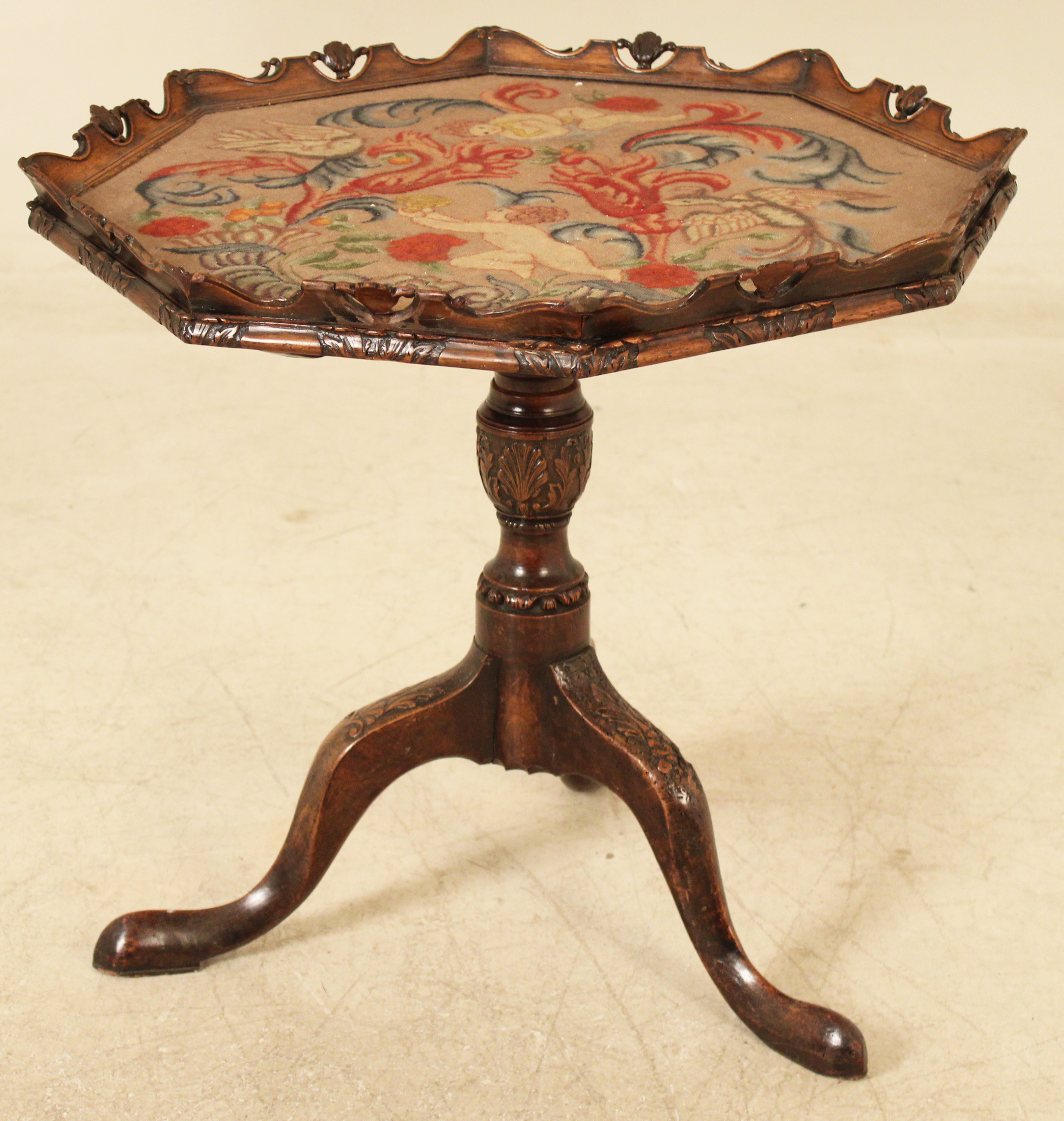 GEORGIAN DESIGN WALNUT TRIPOD