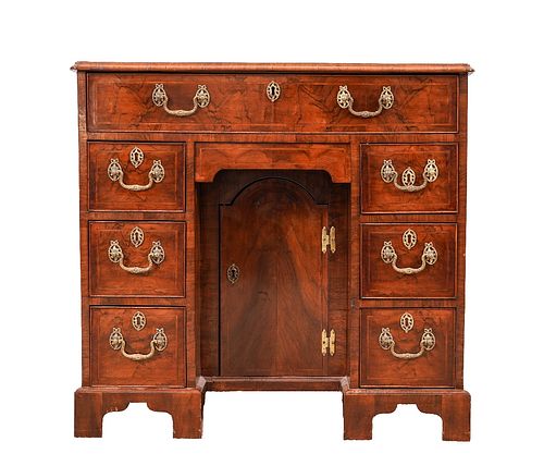 GEORGIAN KNEEHOLE DESKGeorgian