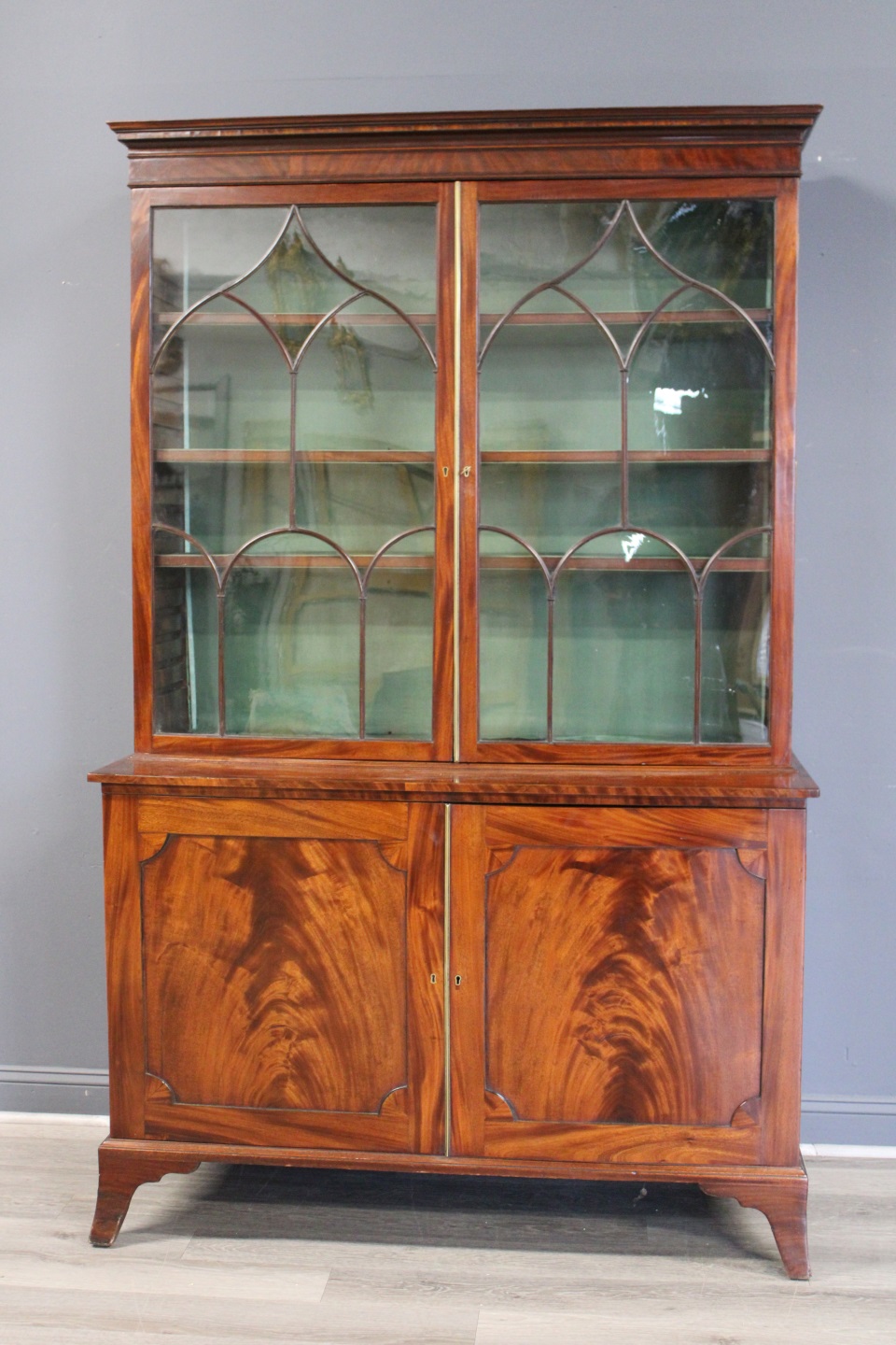 GEORGIAN MAHOGANY BOOKCASE WITH