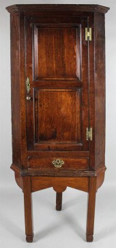 GEORGIAN OAK PANELED HANGING C