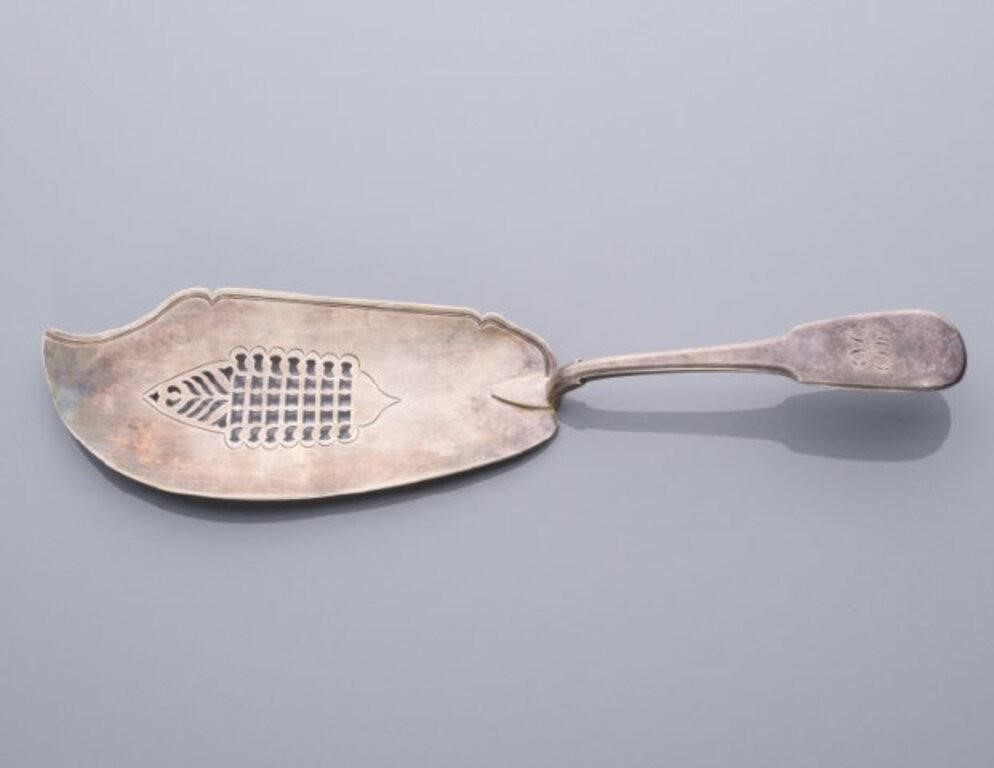 GEORGIAN STERLING FISH SLICEA
