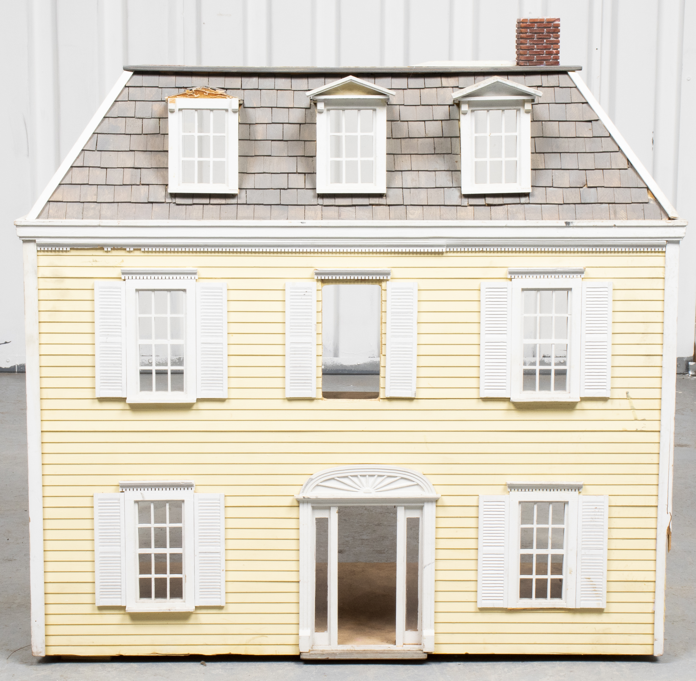 GEORGIAN STYLE 3 STORY DOLL HOUSE