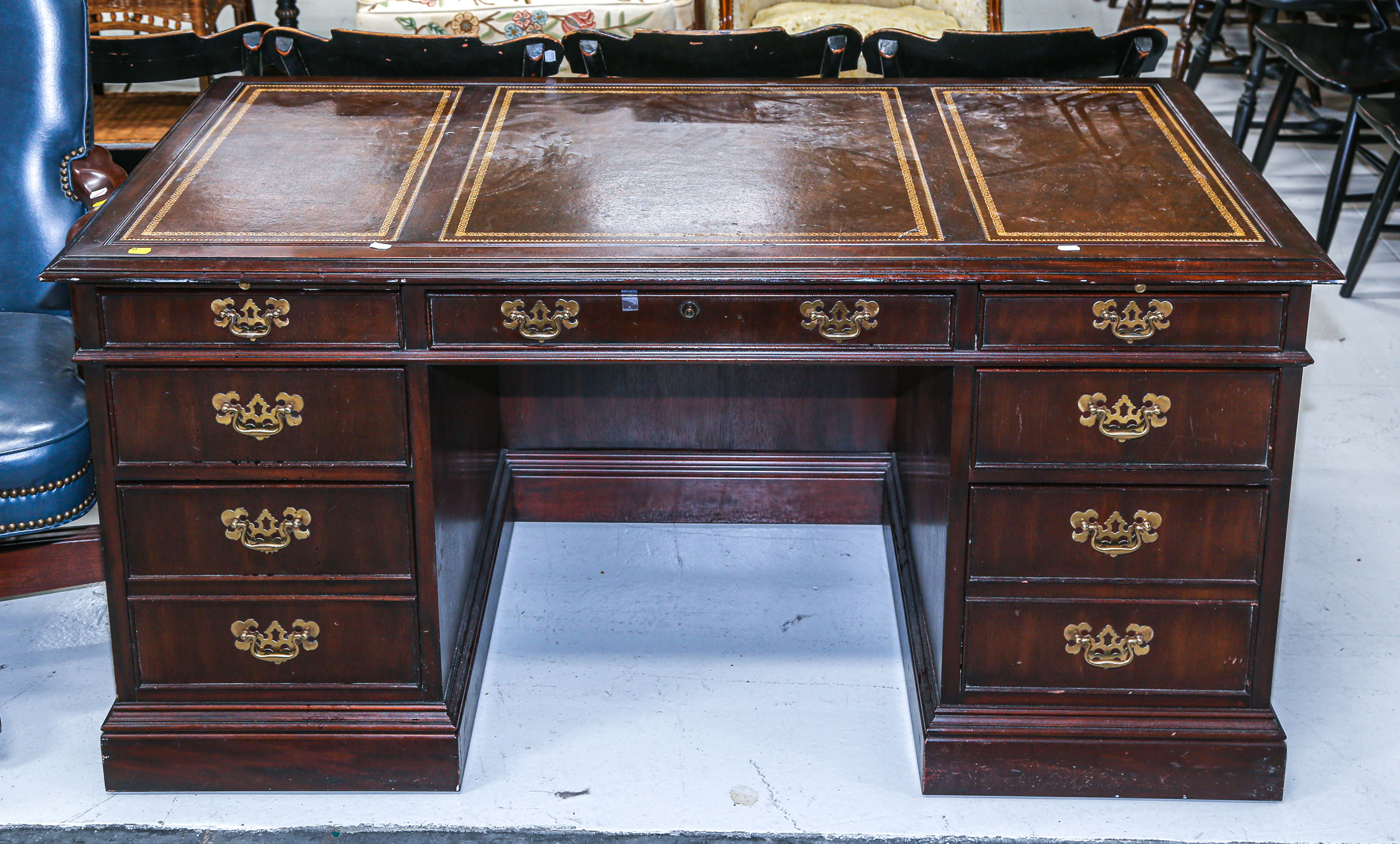 GEORGIAN STYLE DOUBLE PEDESTAL DESK