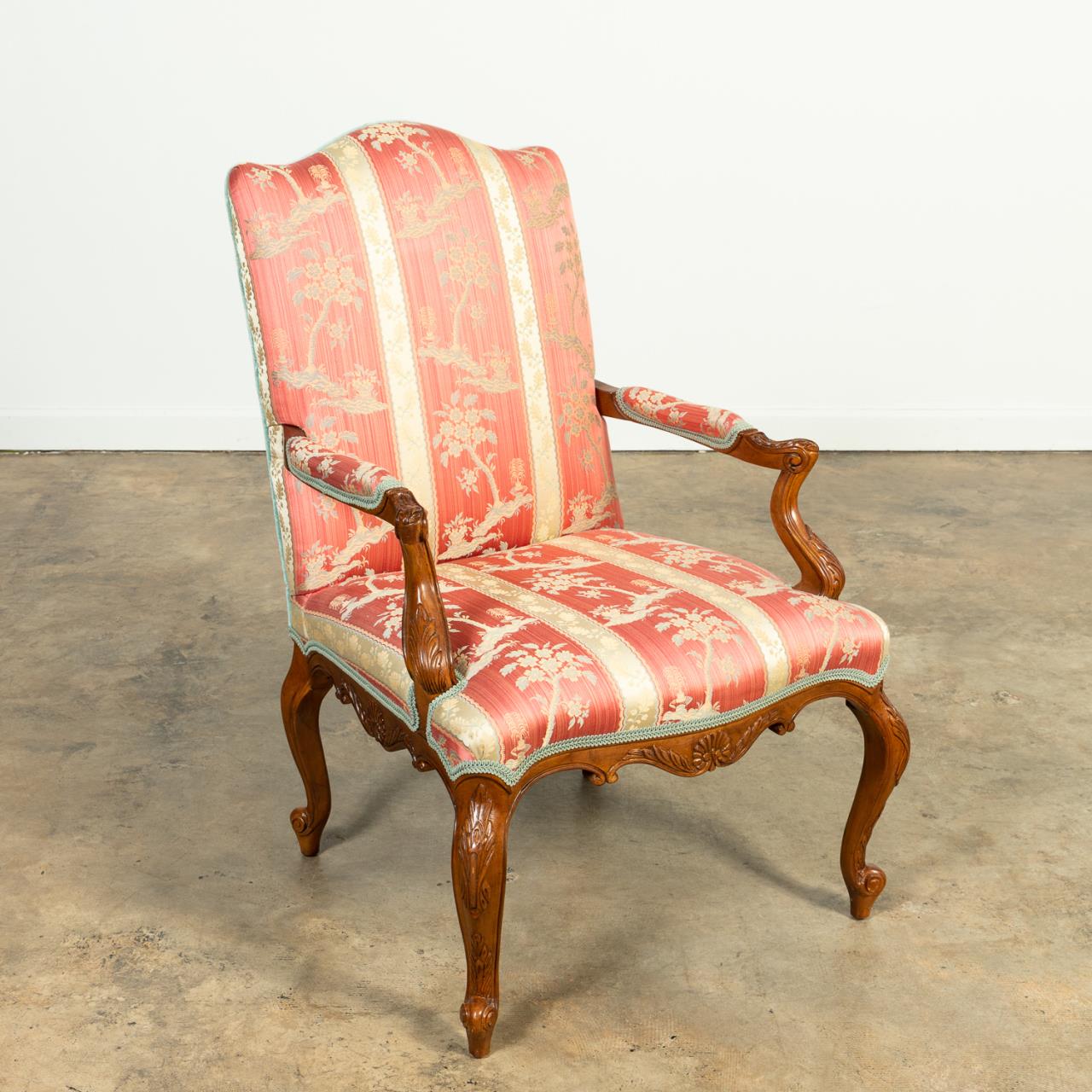 GEORGIAN-STYLE MAHOGANY