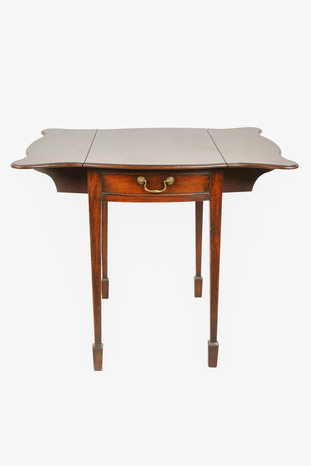 GEORGIAN-STYLE MAHOGANY PEMBROKE
