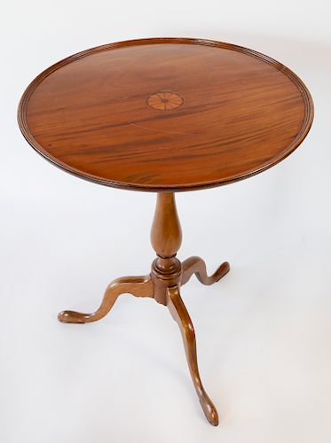 GEORGIAN STYLE MAHOGANY TILT TOP