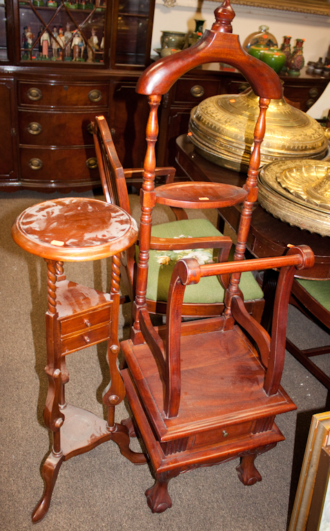 Georgian style mahogany wig stand