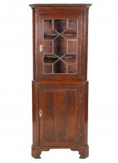 GEORGIAN-STYLE OAK CORNER CABI