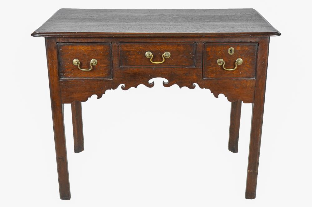 GEORGIAN STYLE OAK DRESSING
