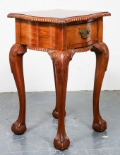 GEORGIAN STYLE OAK SIDE TABLE