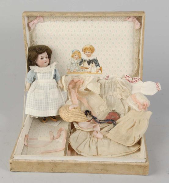 German Bisque Child in Presentation