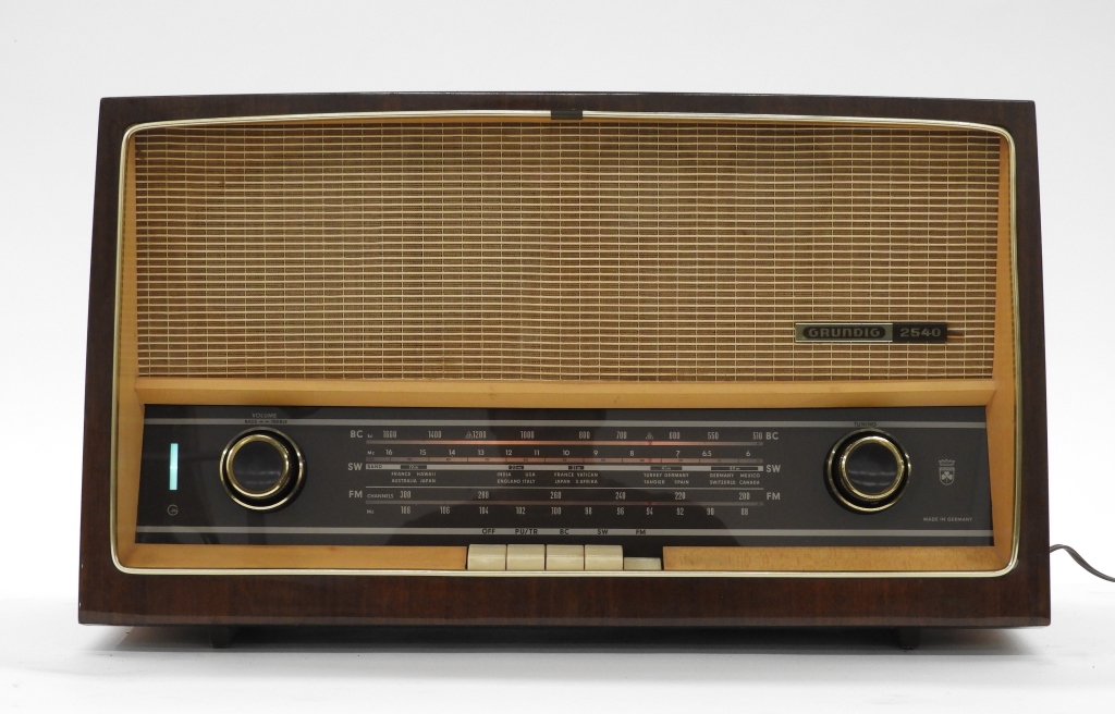 GERMAN GRUNDIG 2540 U AM/FM